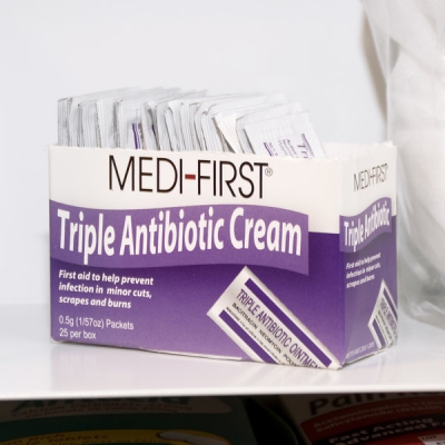 Triple Antibiotic Ointment .5 Single Use 25 Per Box Packet 36 Boxes Per Master Case